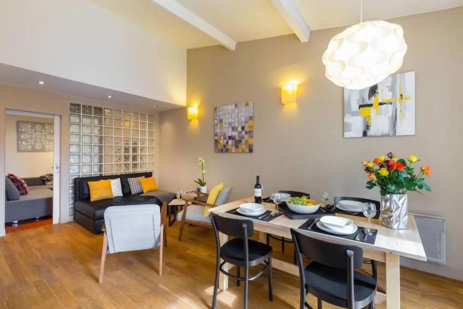 ★ Quiet Old Town Apt with AC, 5min Walk to Beach ★