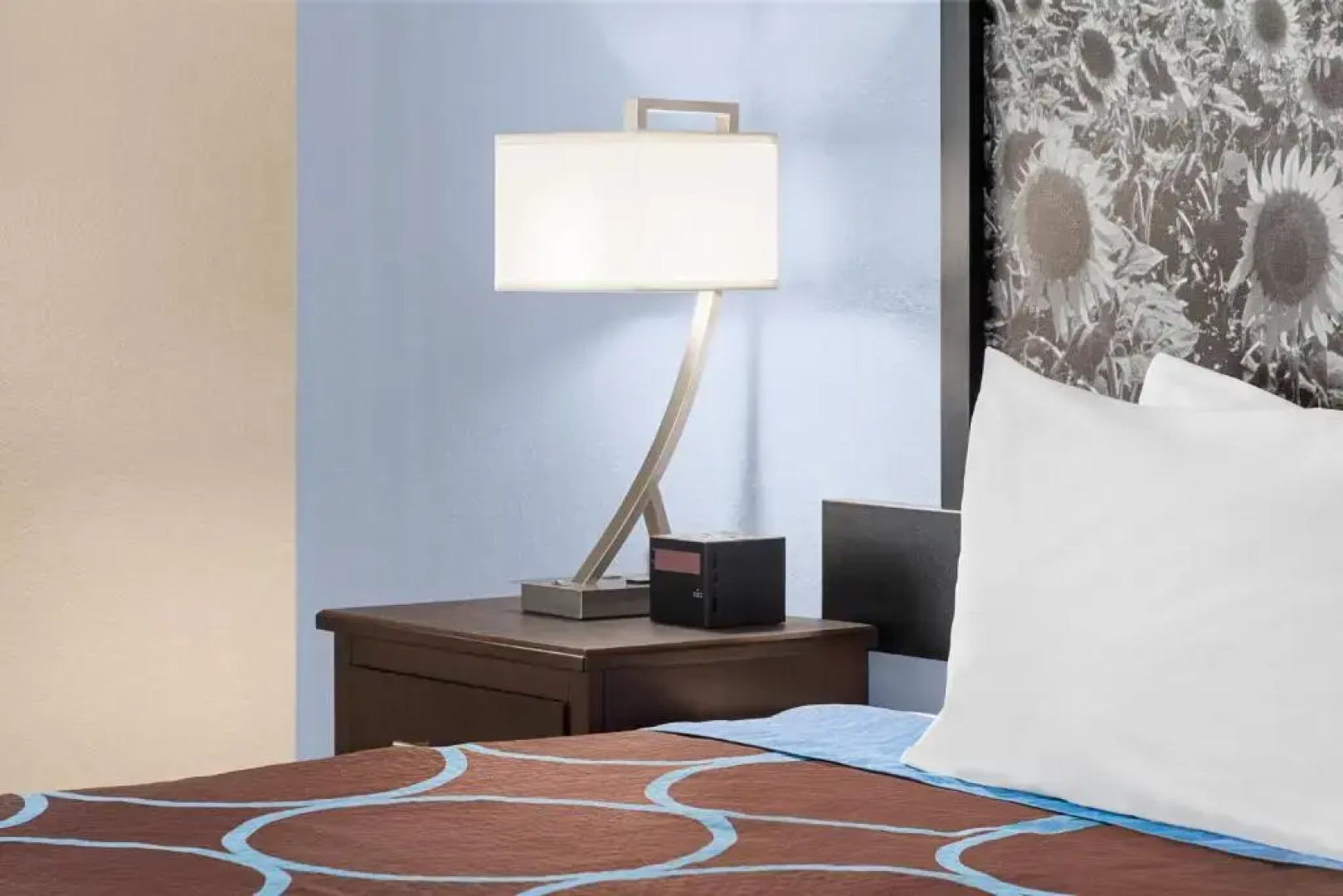 Super 8 by Wyndham Lenexa Overland Park/Mall Area