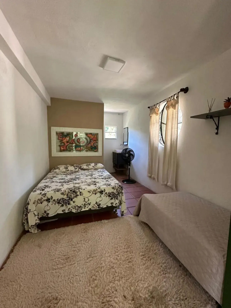 Sítio com piscina e lareira