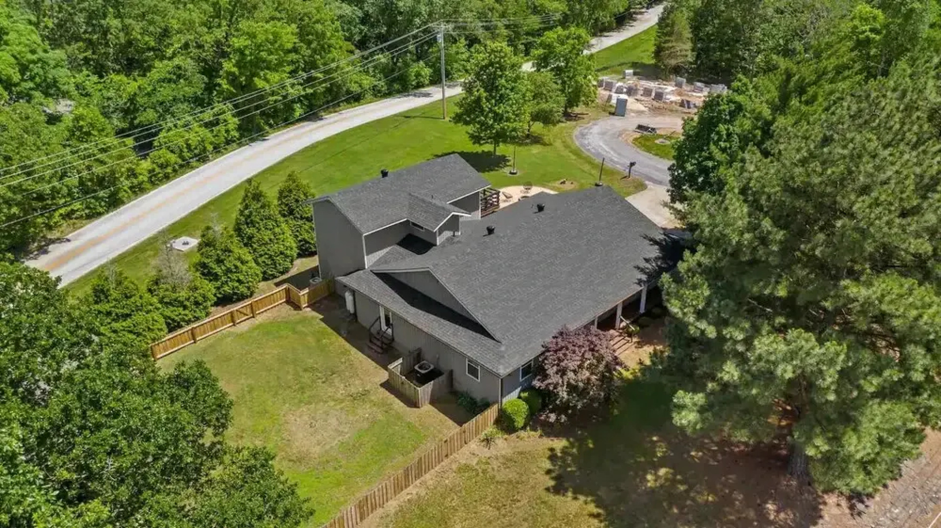 Tunnel Vision Trail Home -8 Min From Lake Windsor! 4 Bedroom Home by Redawning