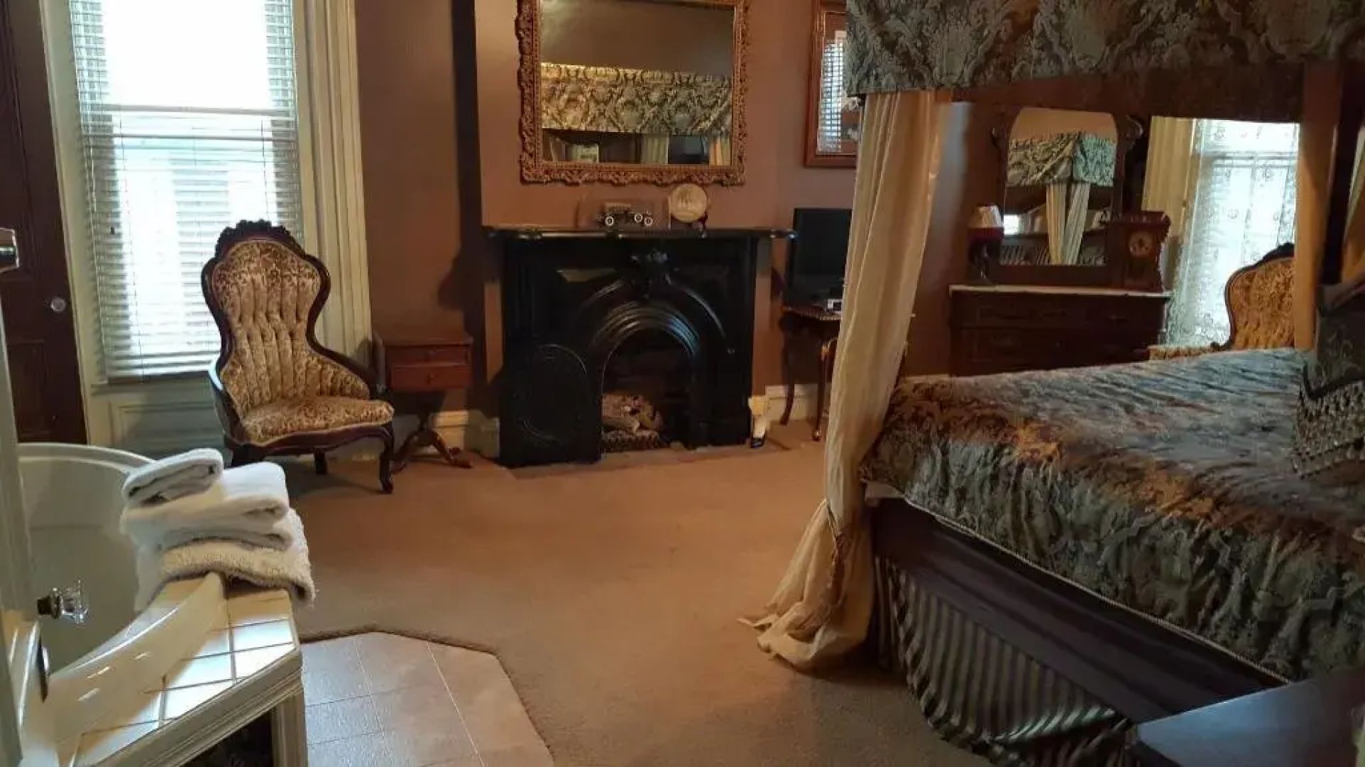 Riverview Mansion