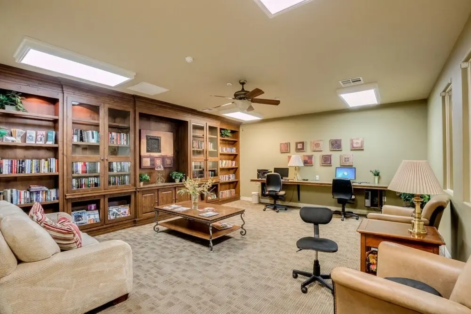 Ground Floor Condo Steps Away From Pool & Spa!! 2 Bedroom Condo by RedAwning