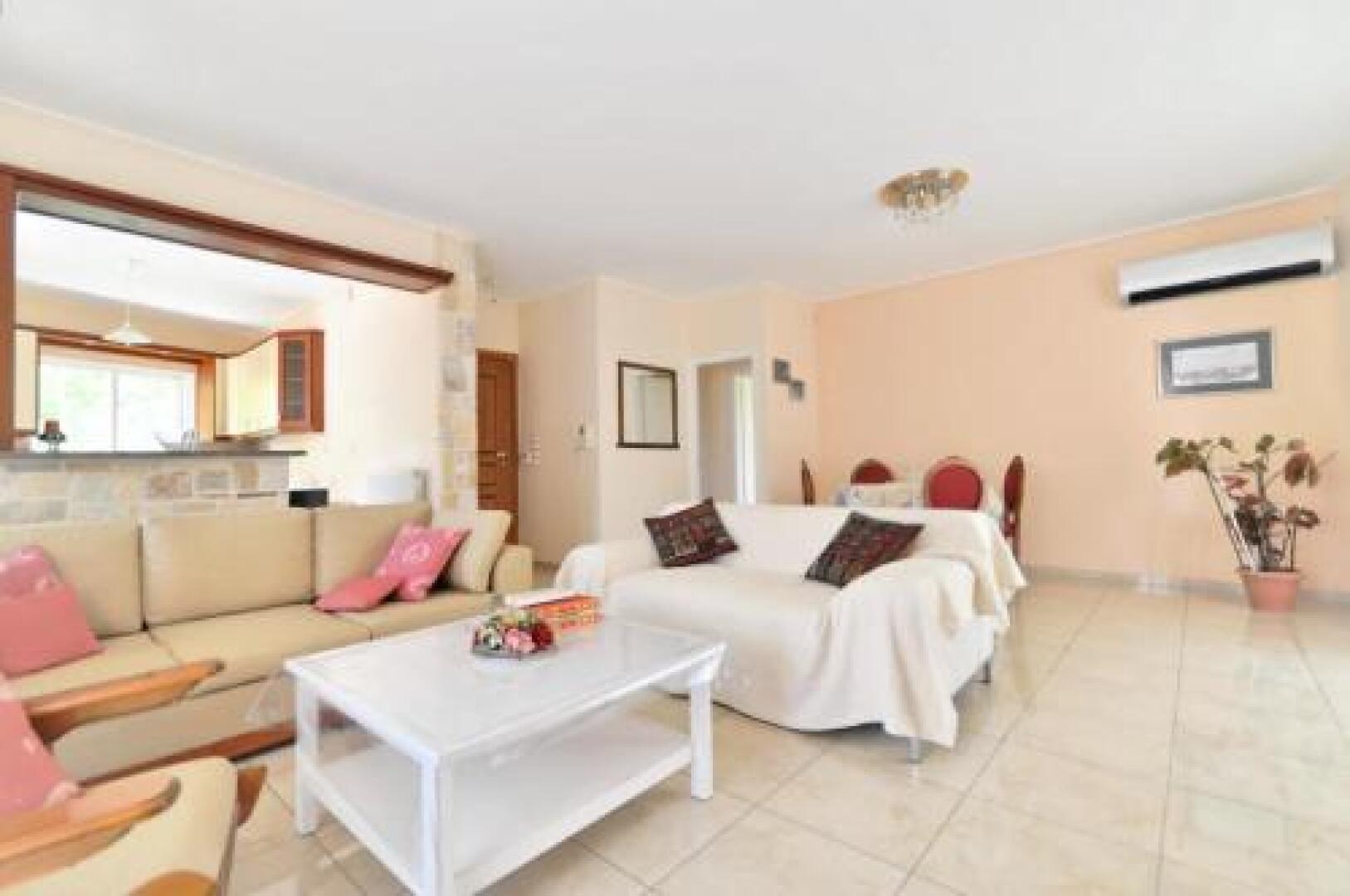 Kosta's Family House