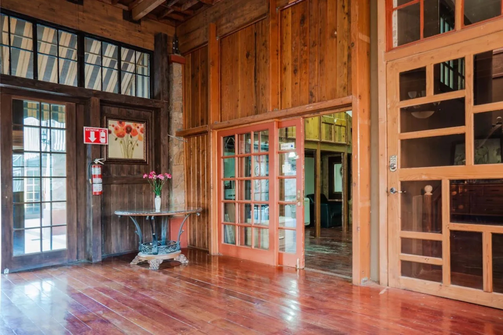 Capital O Hotel Villa Azura