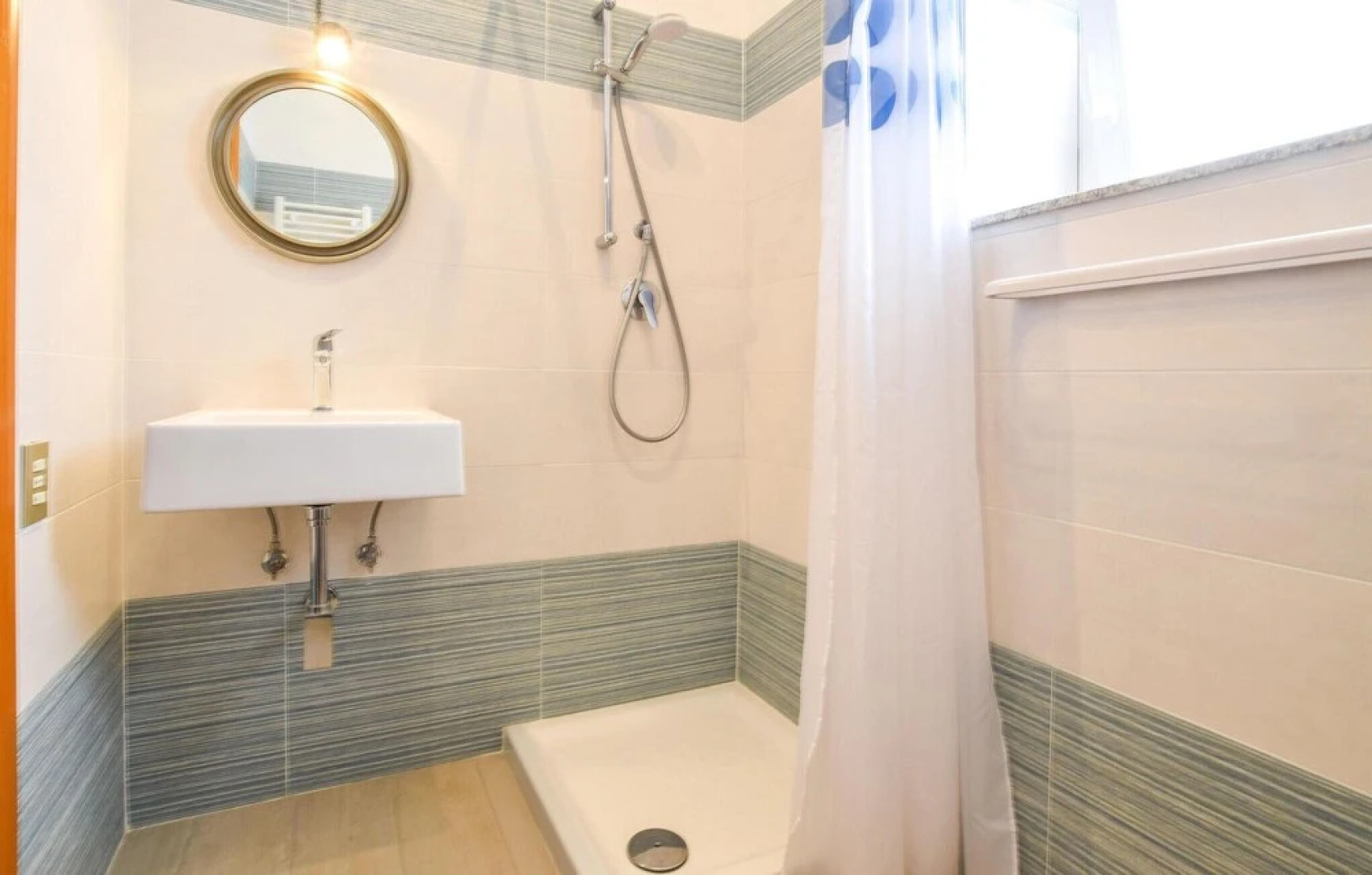 Beautiful Home in Stalettì With Wifi and 4 Bedrooms