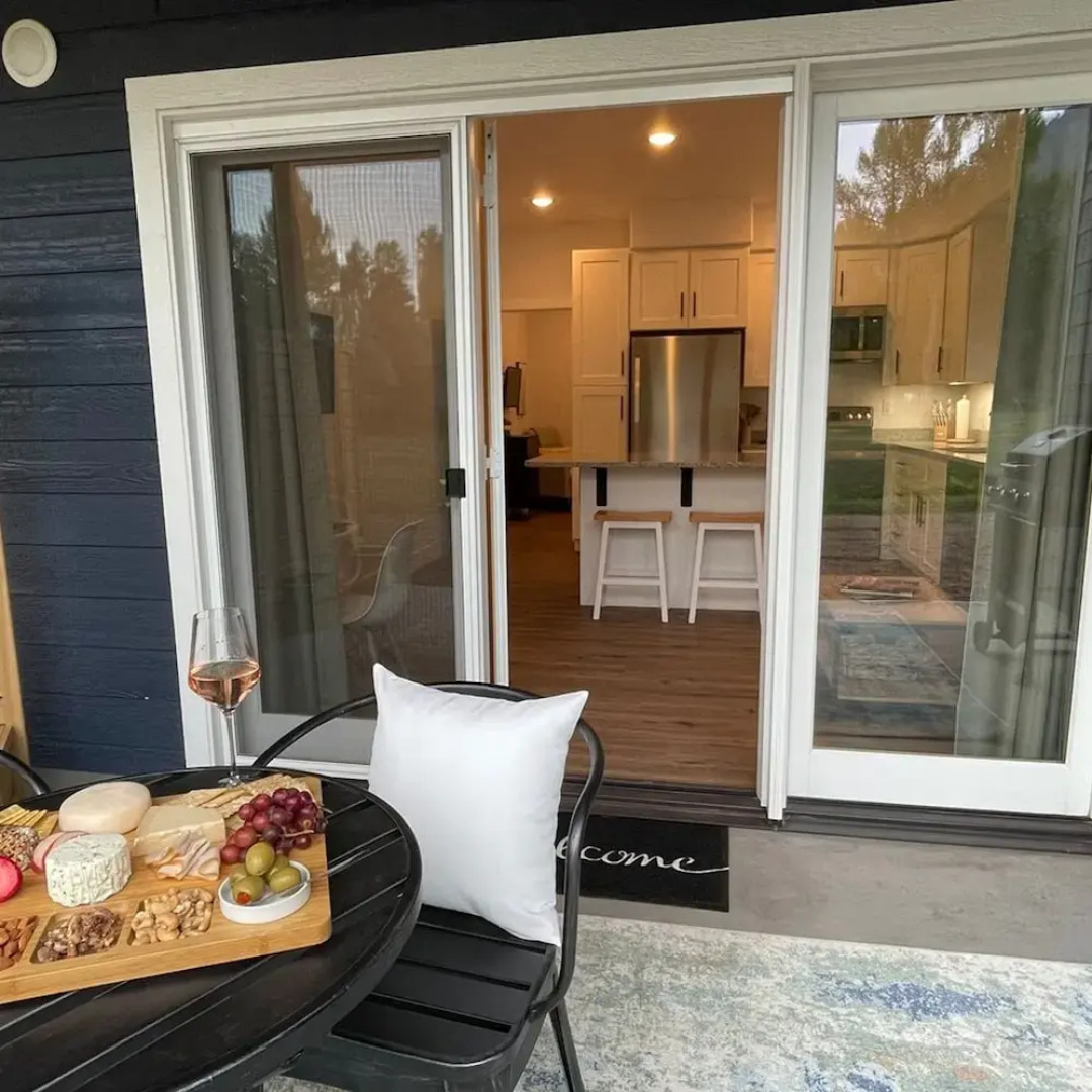 Creek 15 min to Purgatory Garage Parking