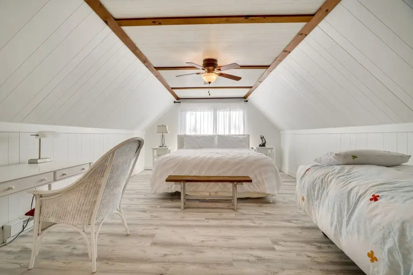 Peaceful Pocono Lake Cabin: Walk to Pine Lake!