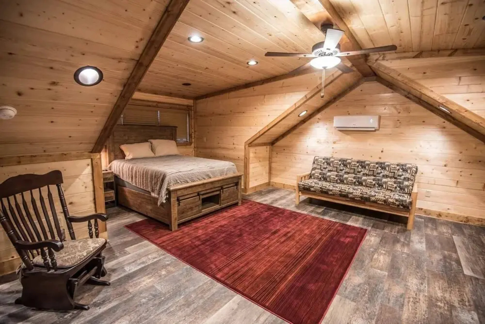 All Decked Out Cabin in the Woods With Fireplace, Bbq, and Swing Bed by Redawning