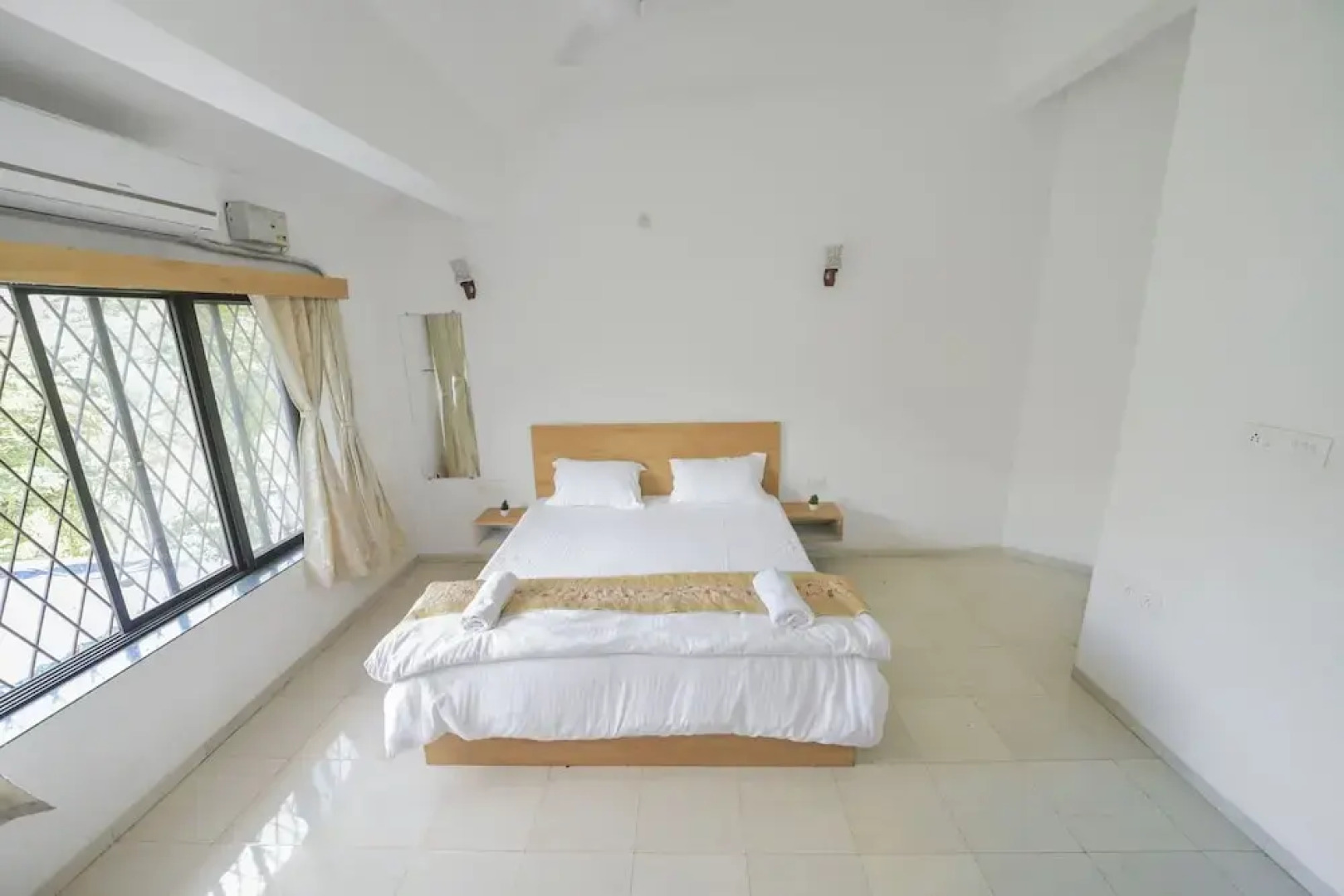 3BHK w/Pool - Dream Habitat by Universe Villas