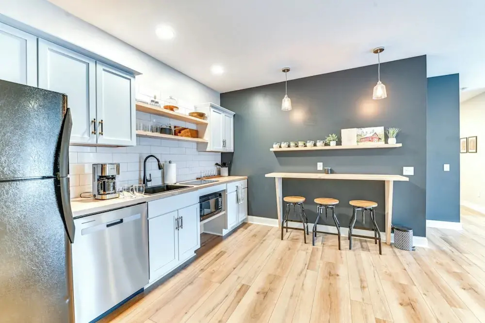 Mountain Views & Fire Pit: Sandgate Getaway