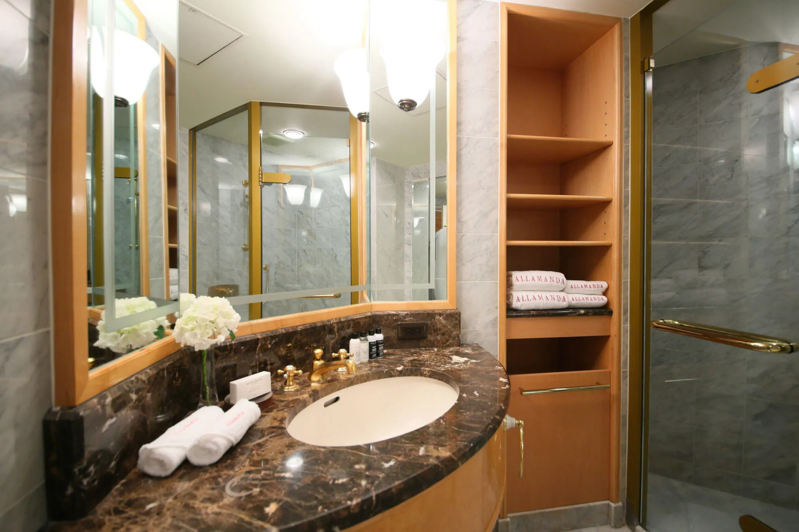 Отель Allamanda Aoyama