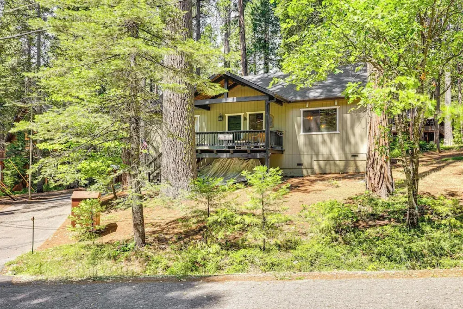 Cabin w/ Deck & Fire Pit in Blue Lake Springs!