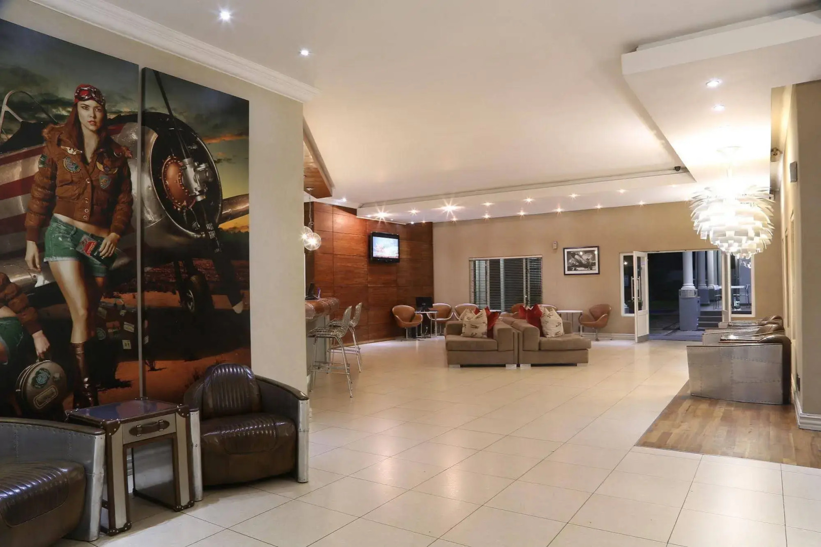 Life Hotel - The Aviator