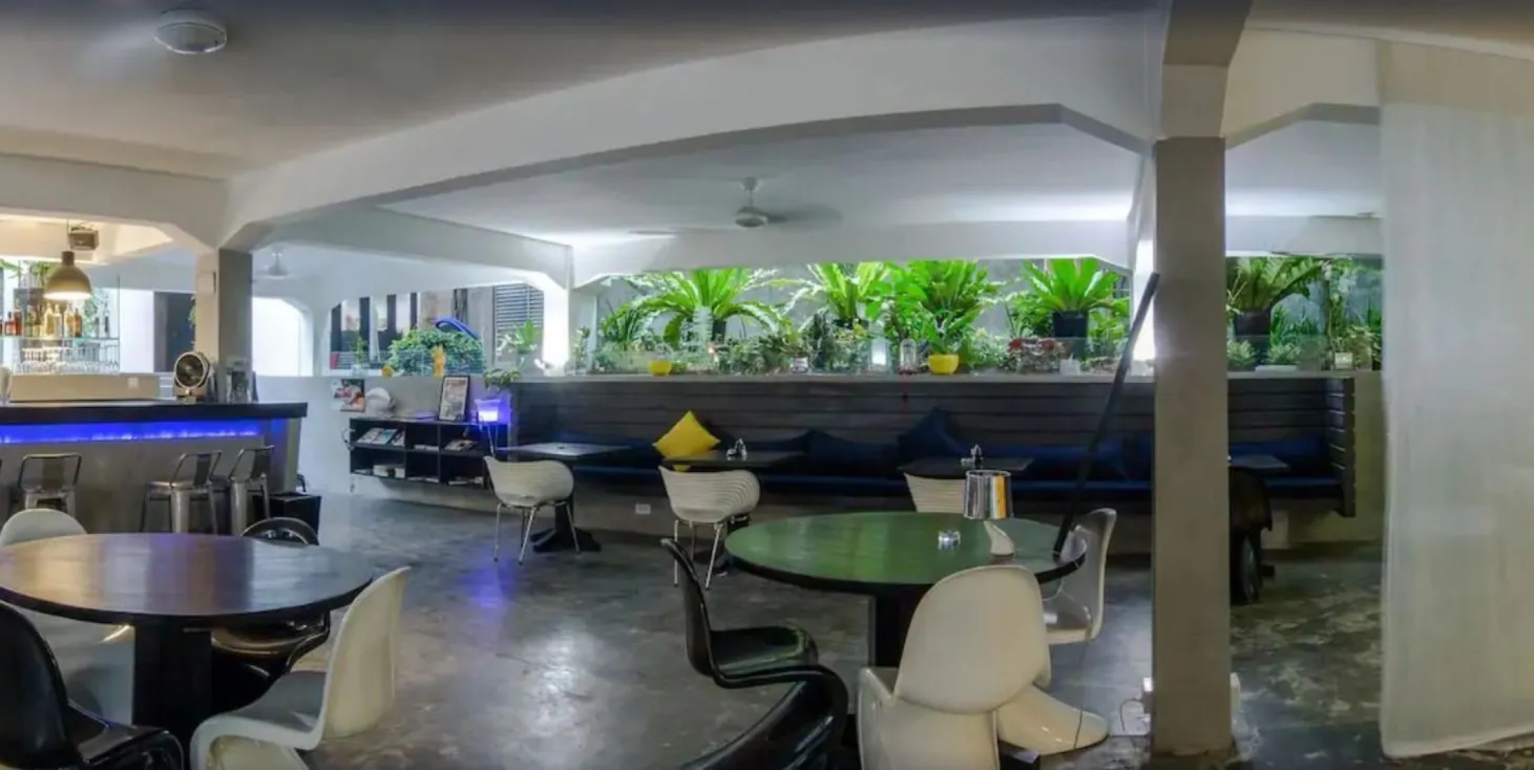 Arthur&Paul - Caters to Men