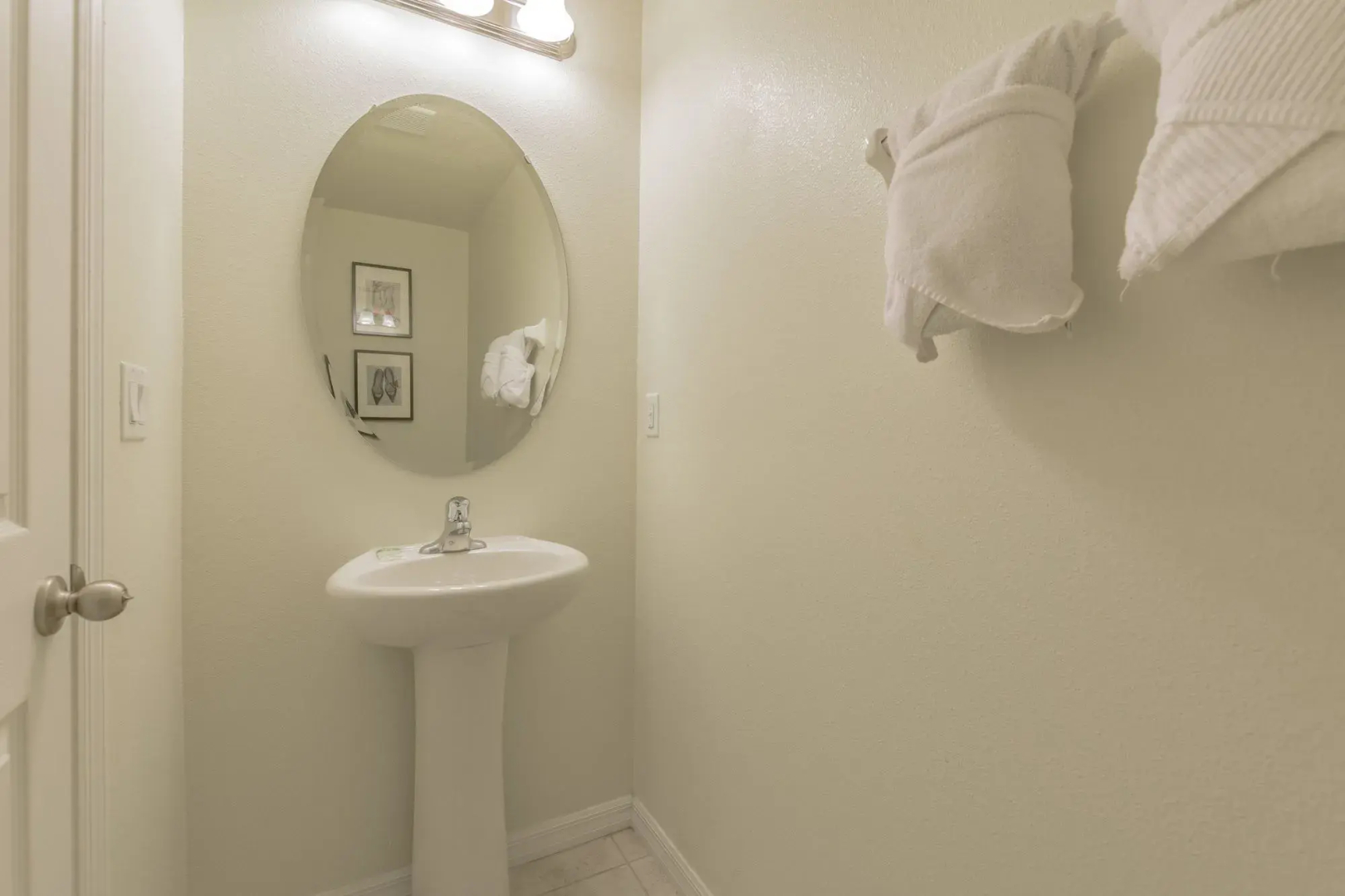 4 bed House/w pool & Garage
