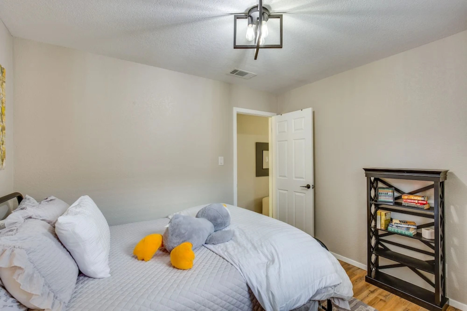 Charming Granbury Cottage Retreat w/ Private Patio