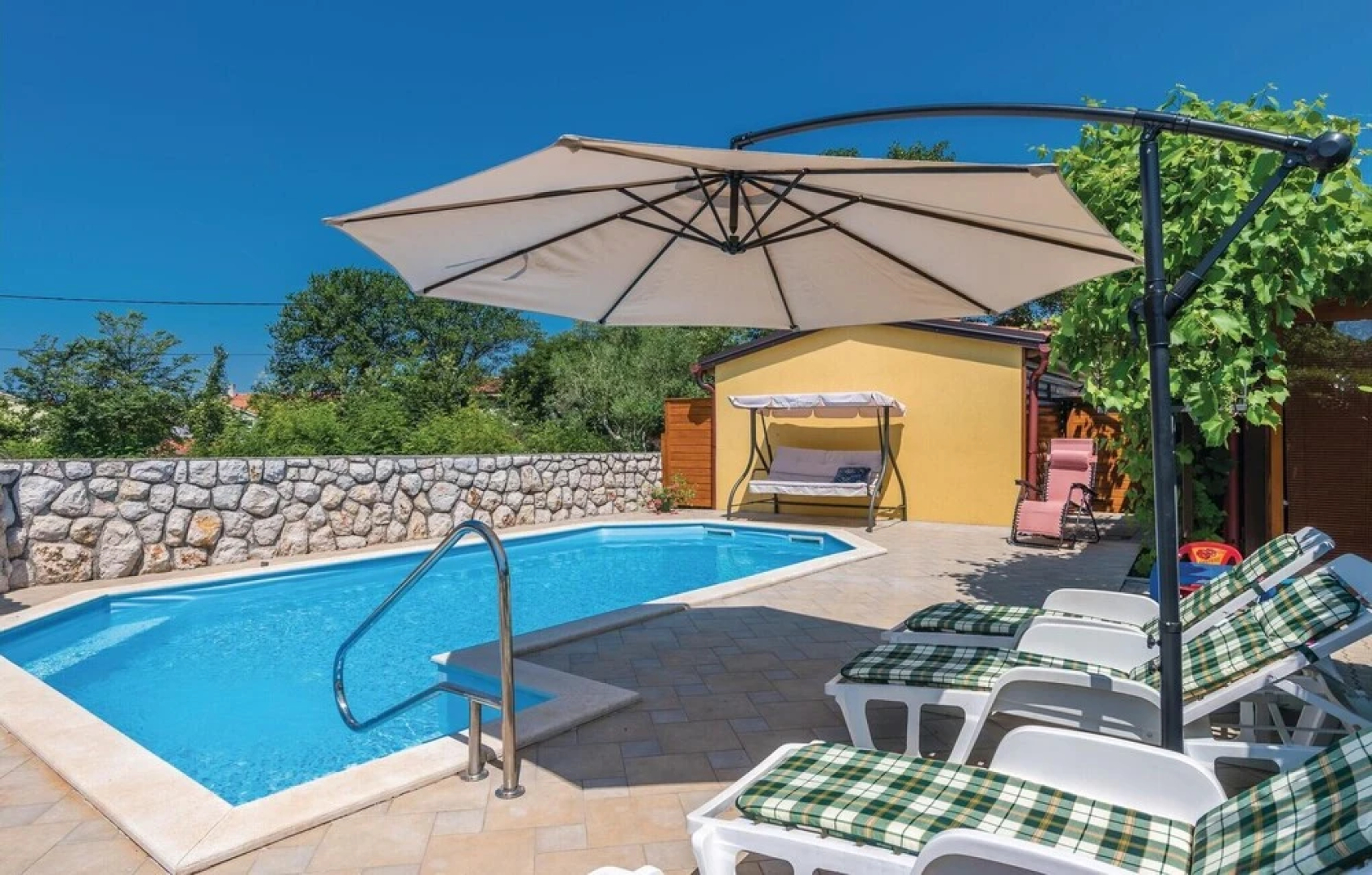 Beautiful Home in Sveti Anton With Wifi and 3 Bedrooms