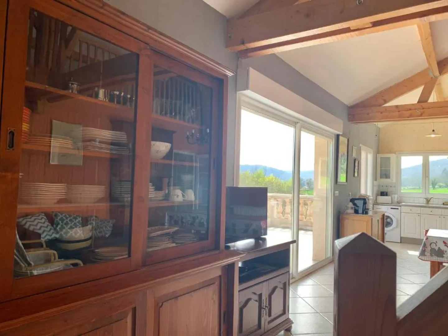 Rez de Piscine, 10 Personnes - RÊVE DE PAPILLON et À L'étage, 5 Personnes - NID D'ÉTOILES, Il s'agit bien de deux gîtes individuels qui sont reliés par un escalier interne, cela permet a une grande famille de louer les deux gîtes