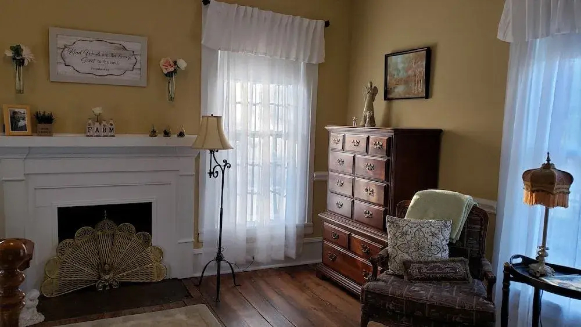 Silly Chickens Lodge B&B