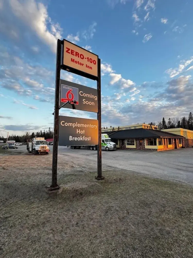 Zero-100 Motor Inn