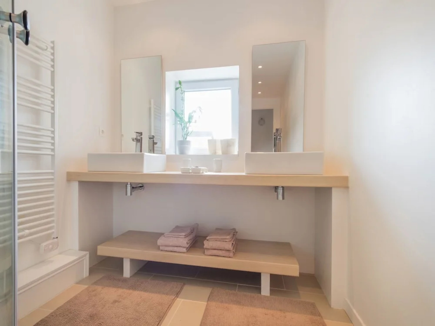 Luxury Holiday Home With Lawn in Beaumont-en-véron Near Chinon