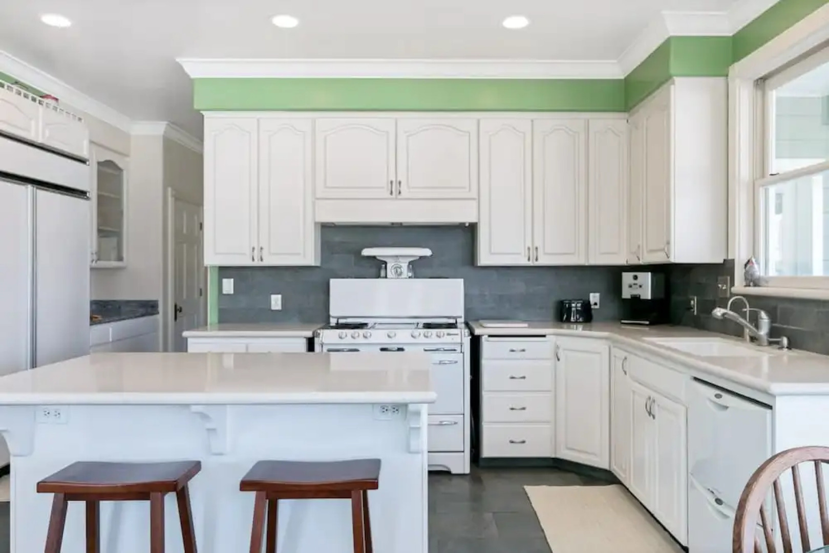 1 South Atmore Rd Home 5 Bedrooms 4.5 Bathrooms Home