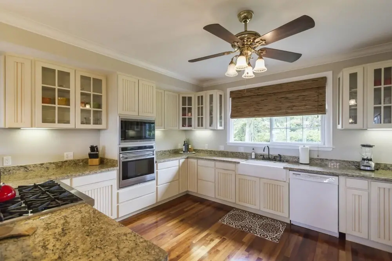 The Green Pineapple Main House 3 Bedroom Home by Redawning