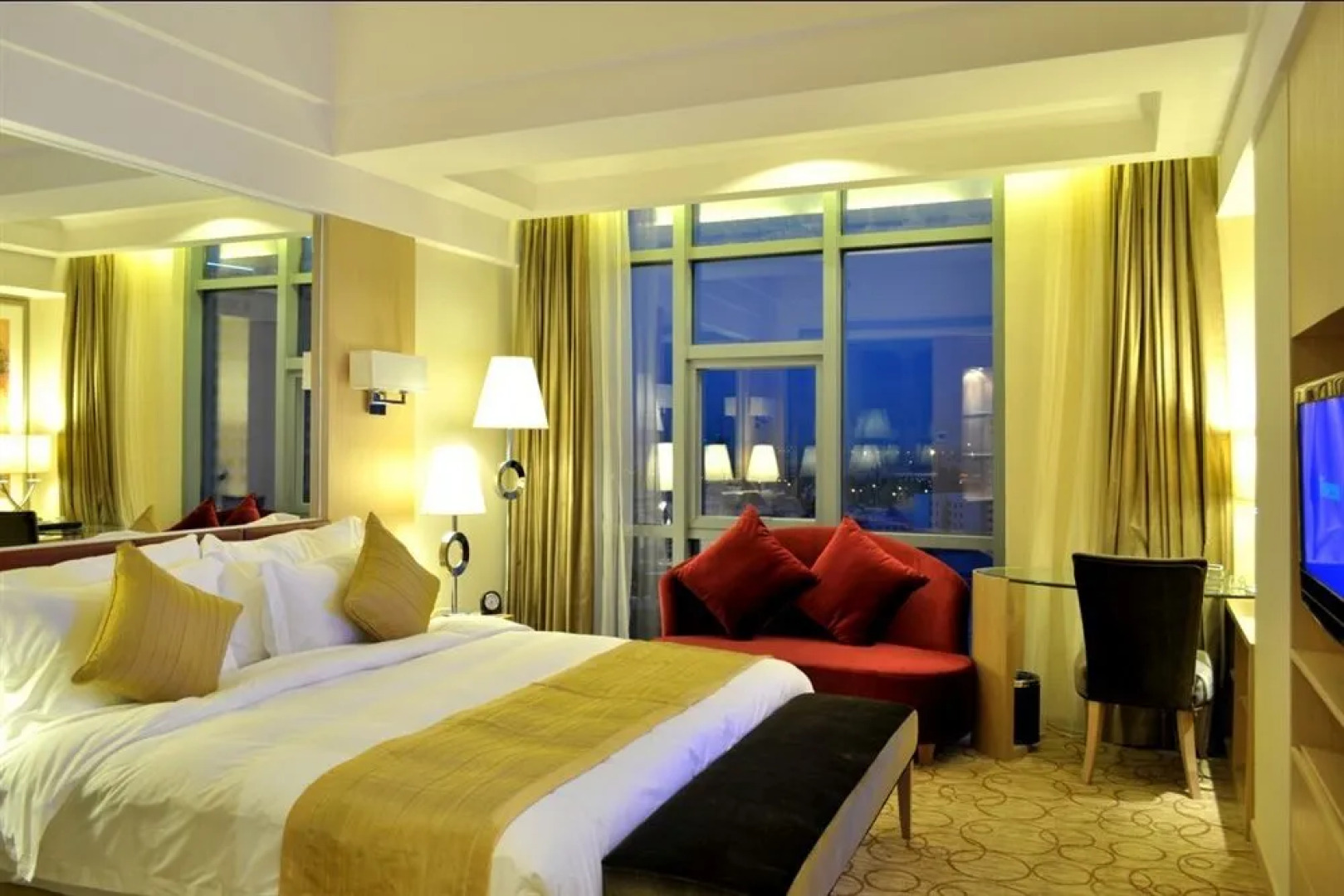 Kolam Gloria Plaza Hotel