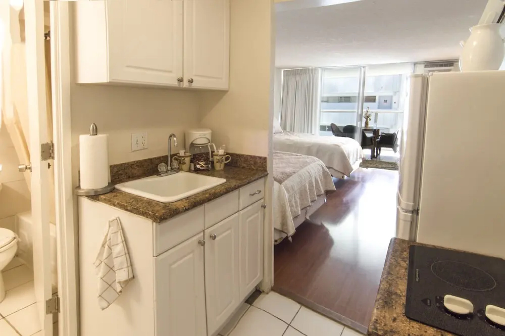 Island Colony 807 - Studio condo by RedAwning