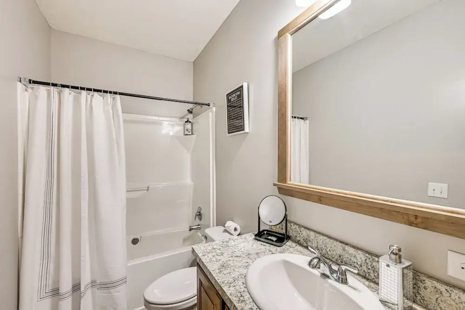 3 Mi to Dtwn: Family-friendly Home in South Haven!