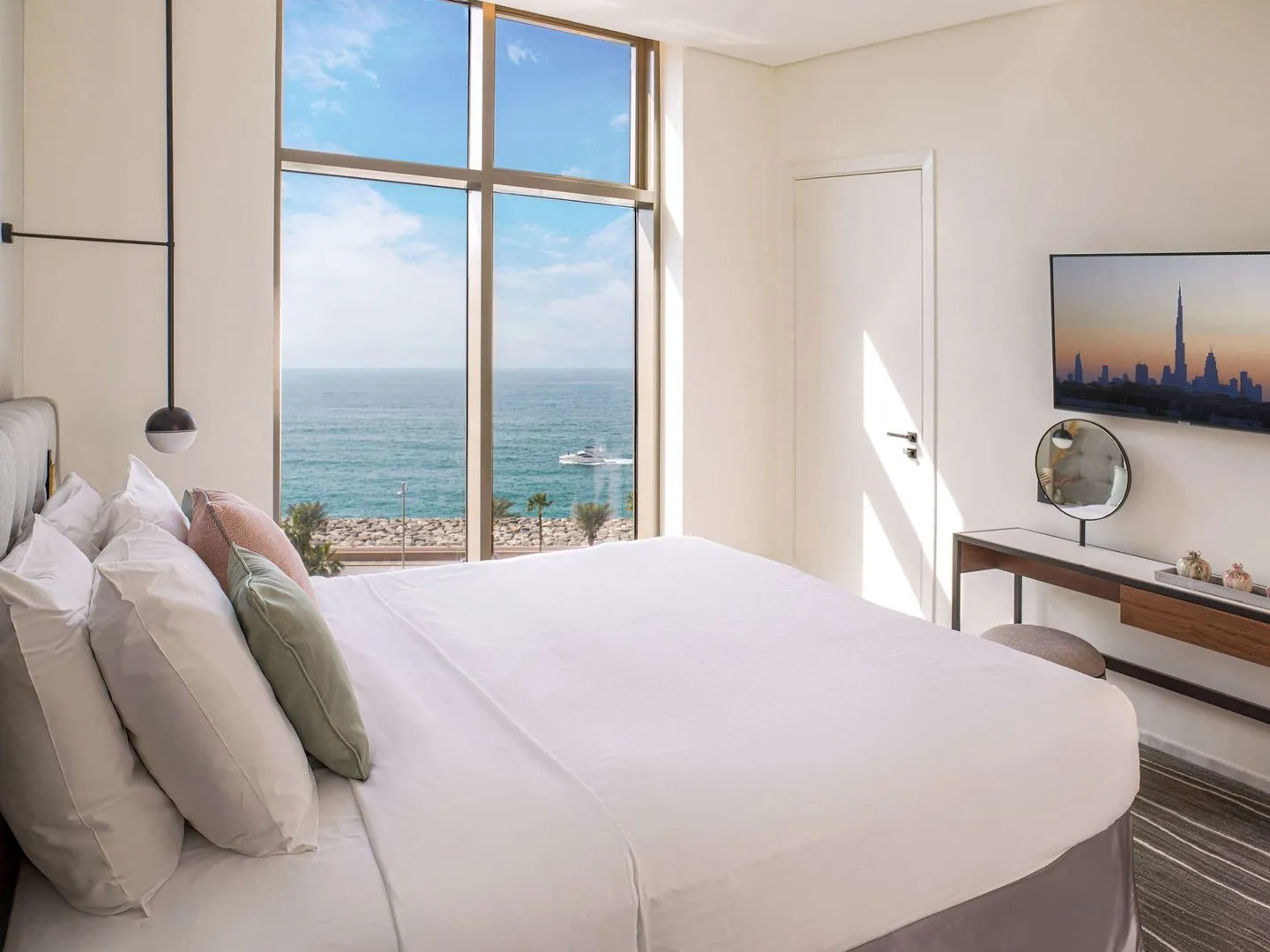 Th8 Palm Dubai Beach Resort, Vignette Collection, by IHG