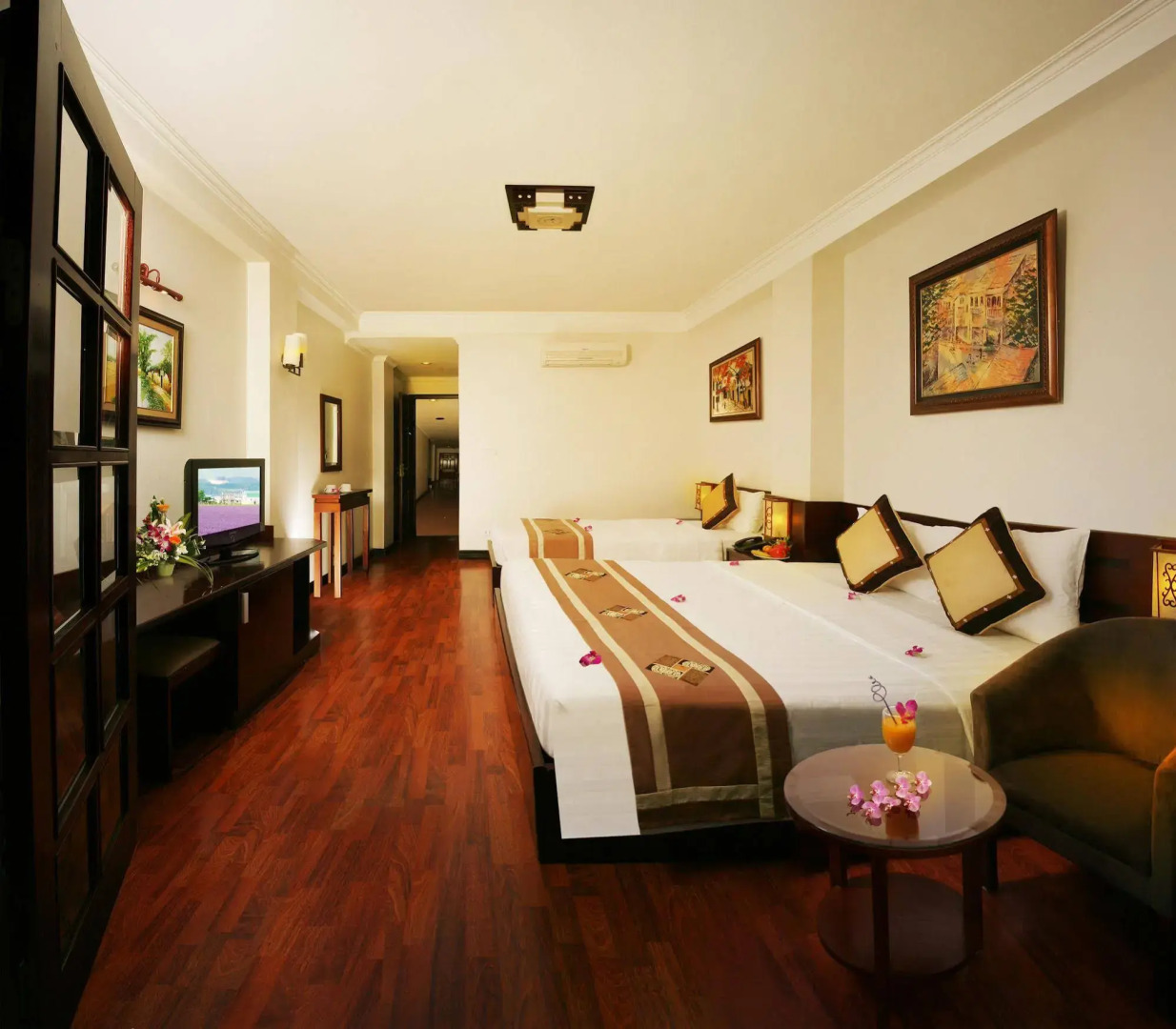 Hanoi House Hotel & Travel
