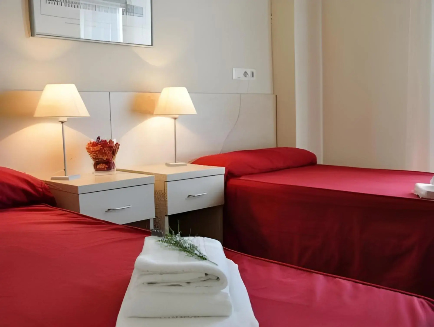 Residencia Universitaria Resa Giner de los Ríos - Hostel