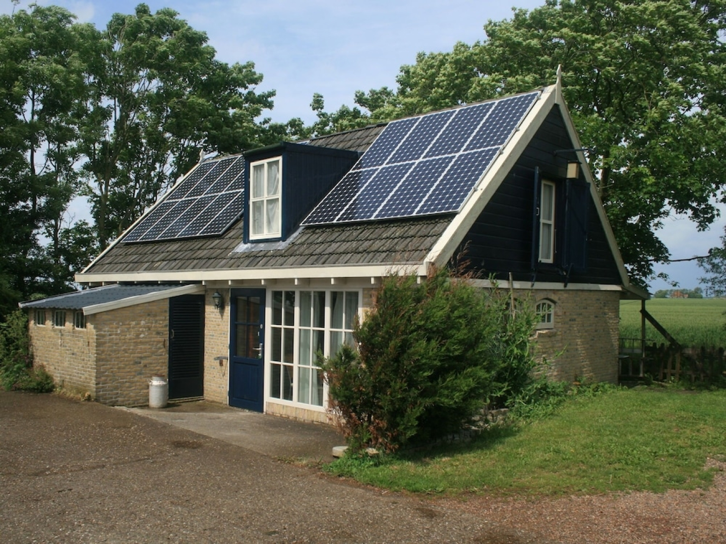 Luxury Mansion near Sea in Pingjum