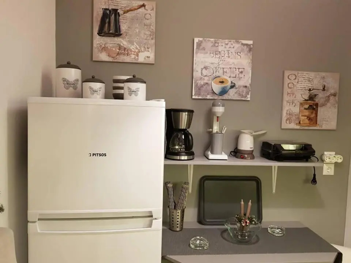 'Golden Aurora' Apartment With Elegant Style