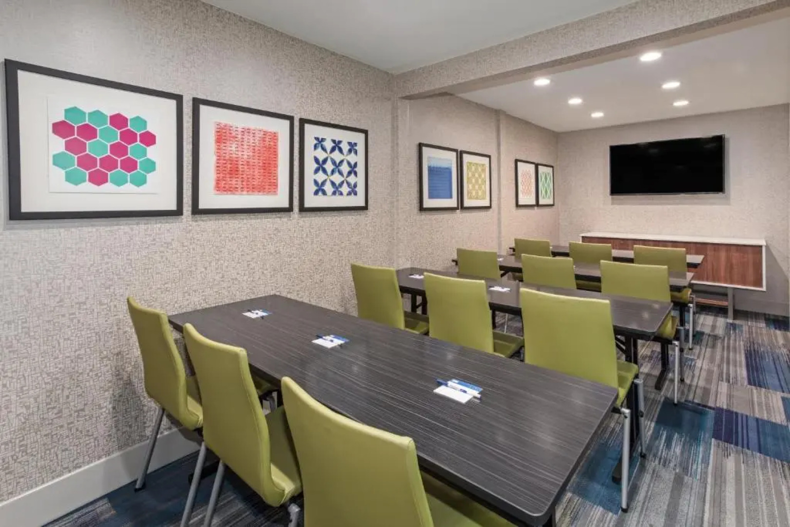 Holiday Inn Express and Suites Phoenix Tempe - University