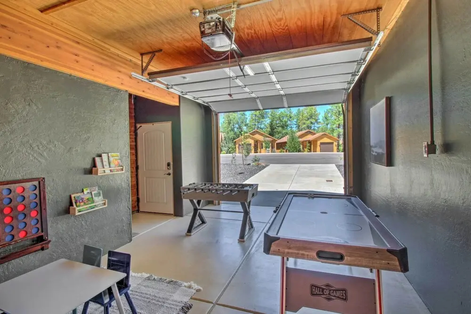 Cabin Getaway w/ Game Room Near Rainbow Lake!