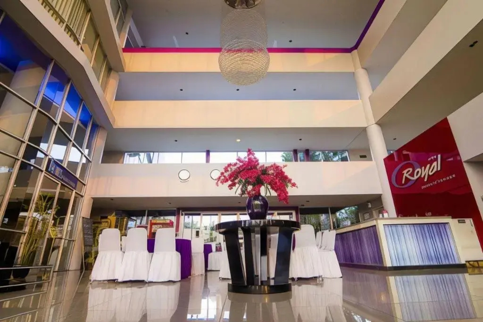 Royal Hotel n' Lounge