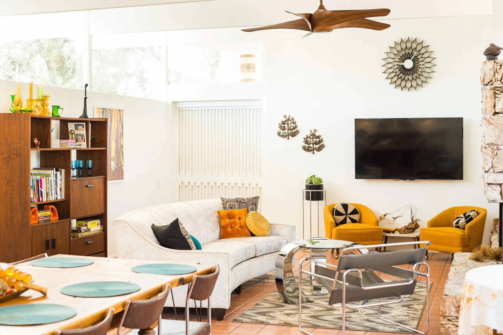 The Monkey Tree by AvantStay – Mid-Century Modern Oasis with Pool