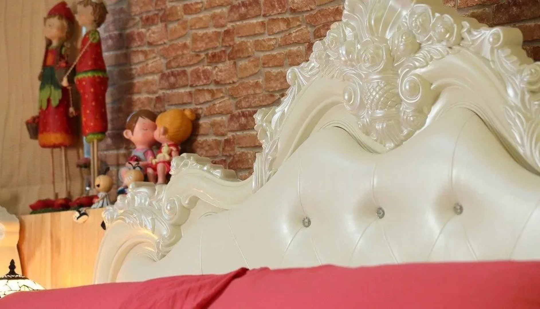 Textile Girl Romantic Homestay