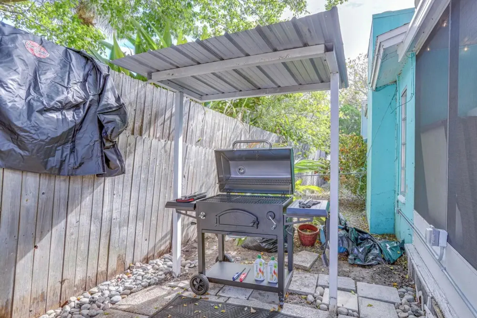 Largo Family Oasis: Private Pool & Hot Tub!