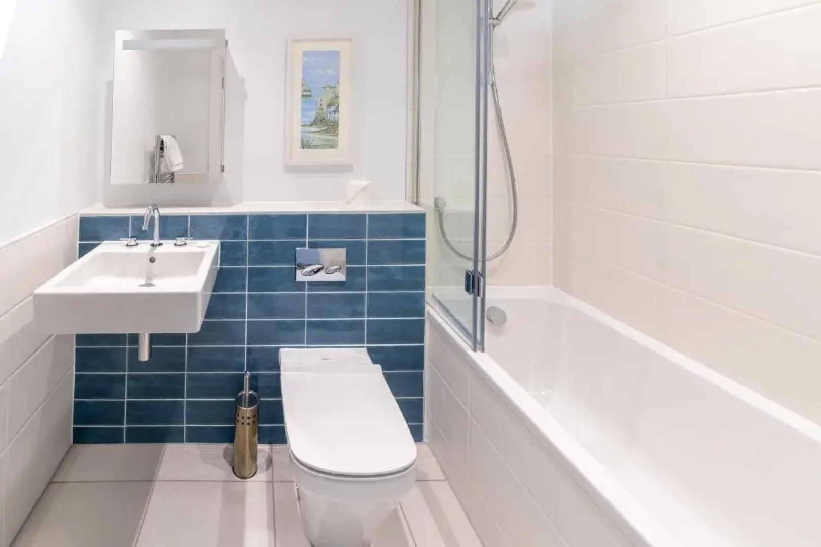 12 Putsborough - luxury flat, 4 minutes to Woolacombe beach with shared indoor pool.
