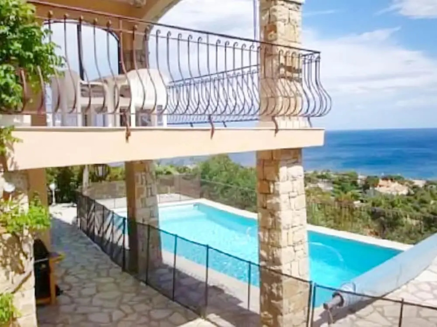 House With in Roquebrune sur argens With Wonderful sea Vie