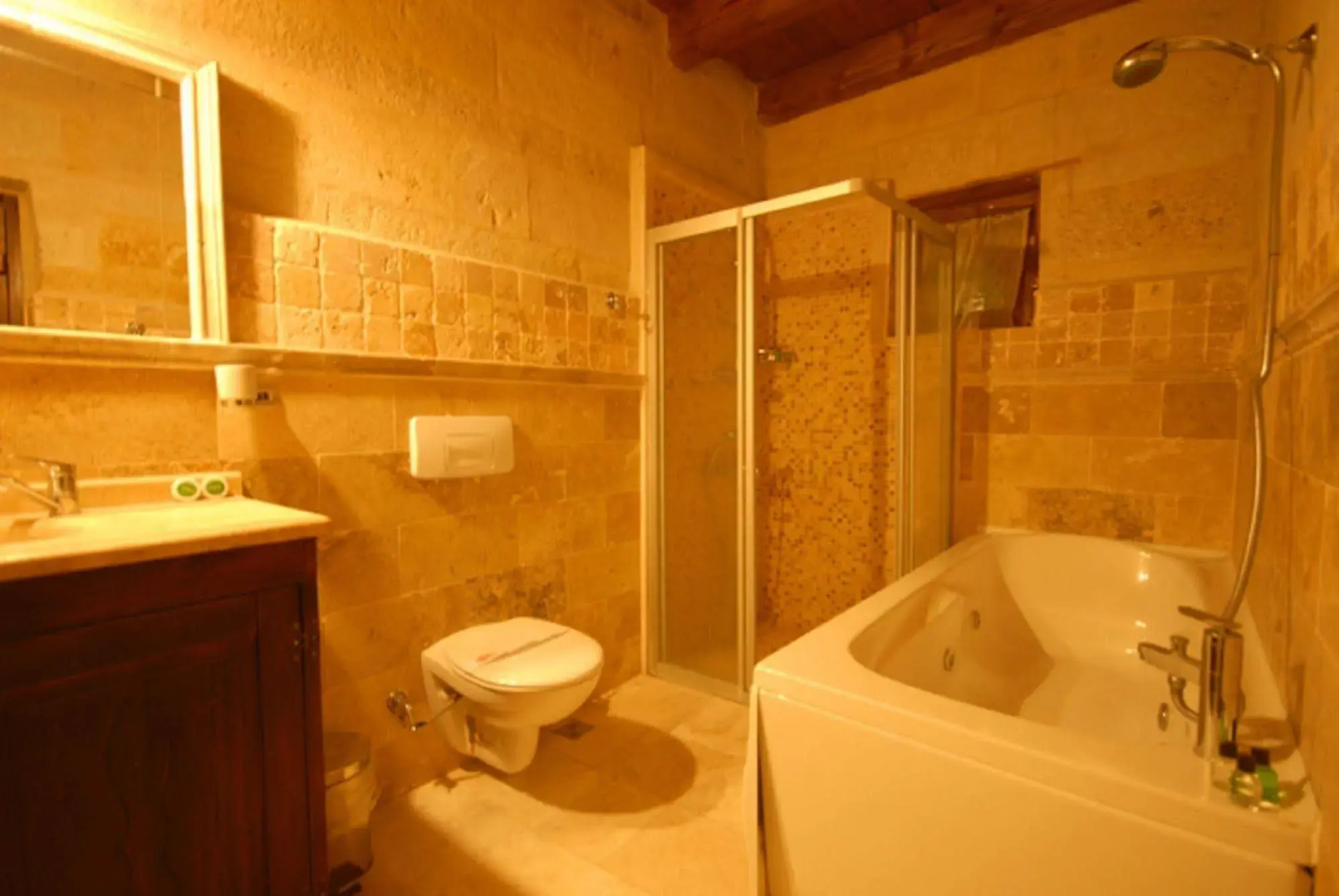 Traveller's Cave Hotel