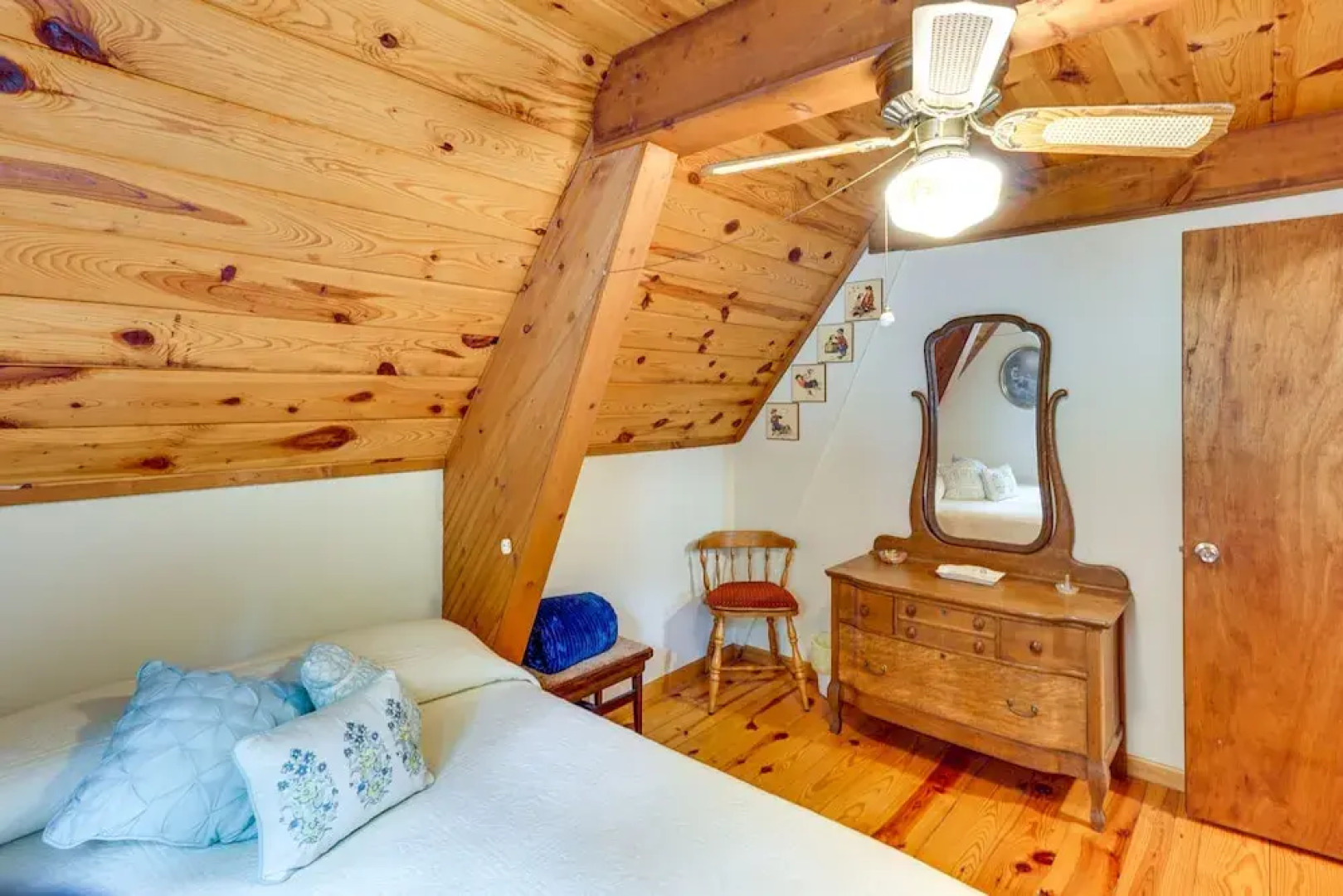 Lakefront Sunrise Beach Cabin w/ Private Dock!