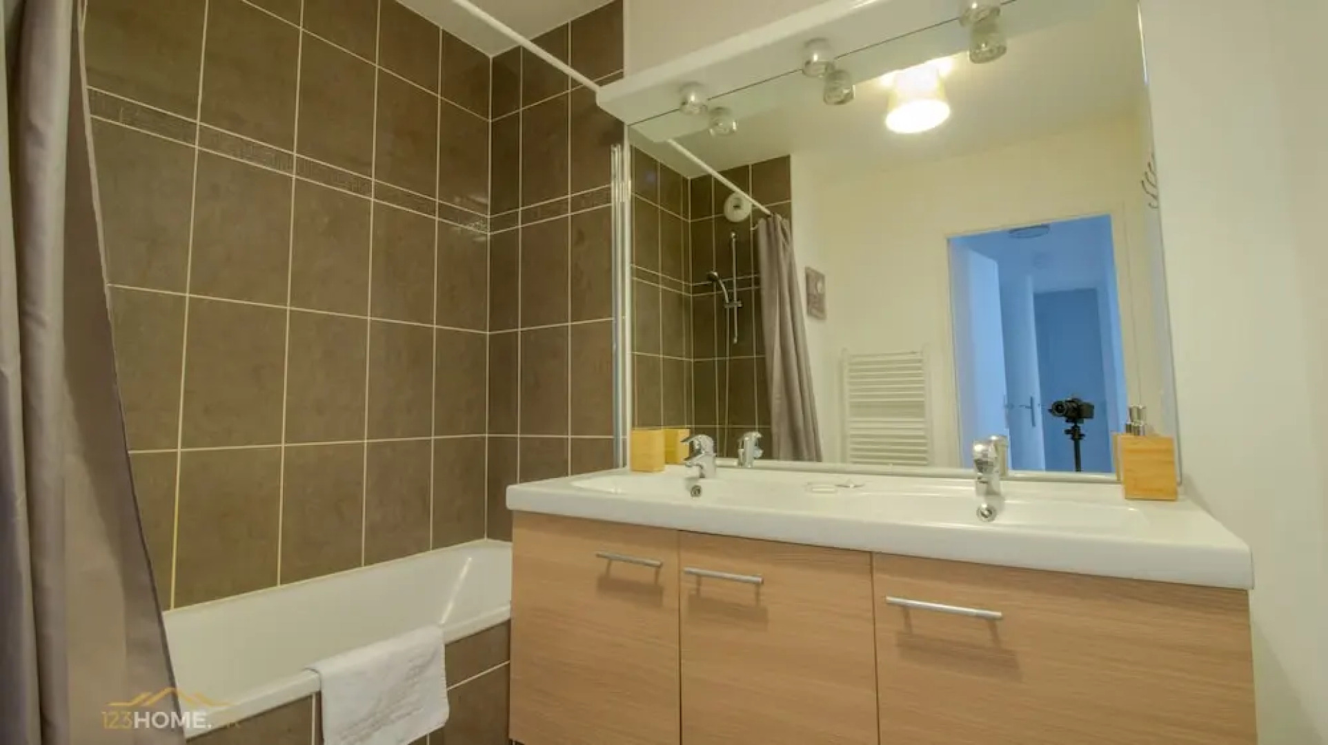 123home - Le Victoria