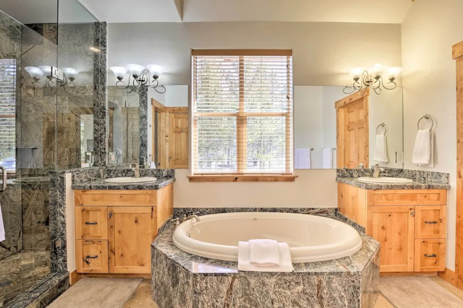 'rocky Bear Lodge' on 2 Acres Near Turquoise Lake