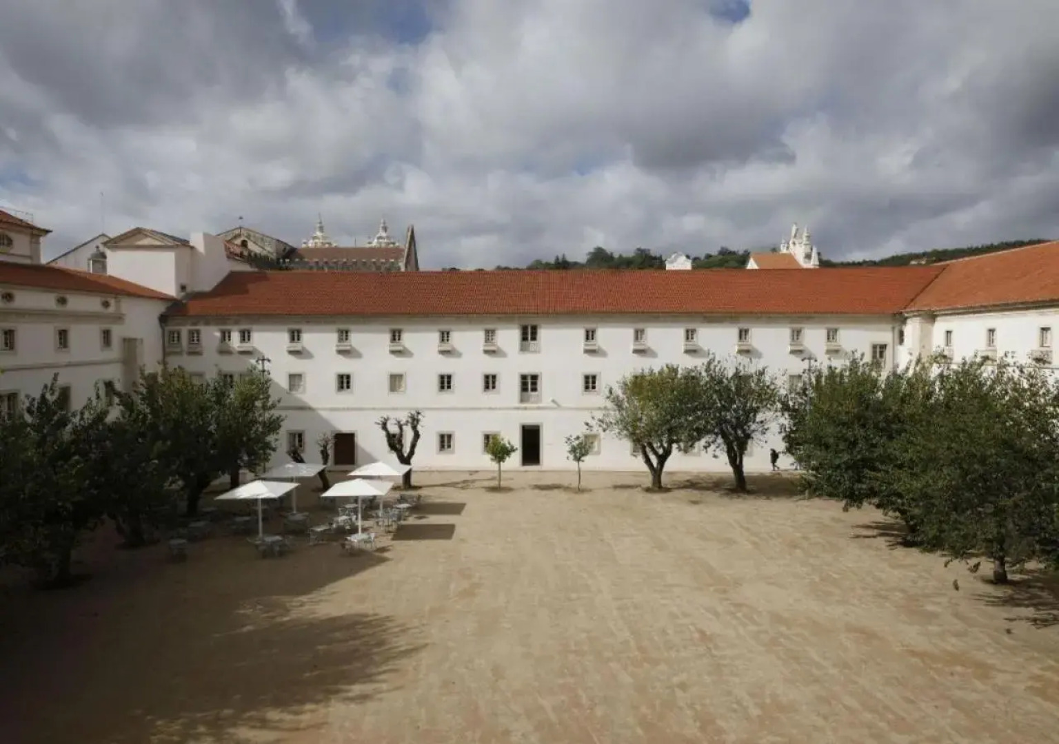 Отель Montebelo Mosteiro de Alcobaca Historic Hotel