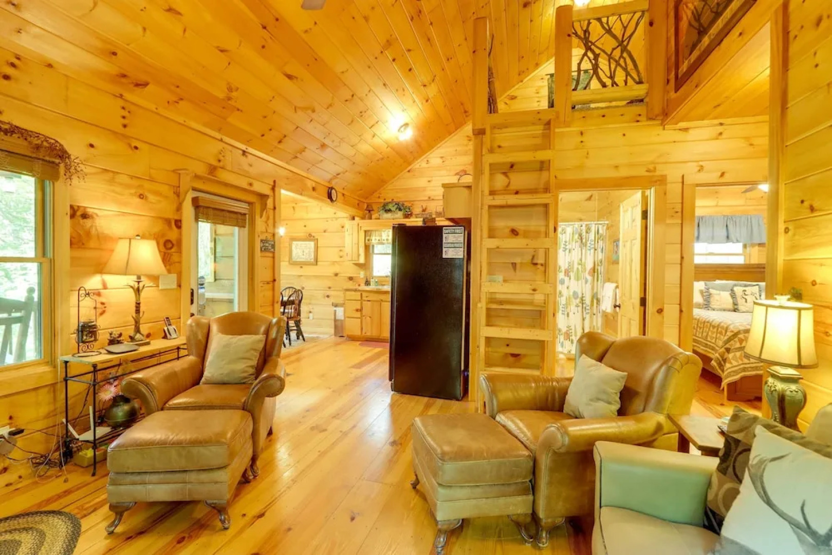 On Fightingtown Creek: Forested Mccaysville Cabin!