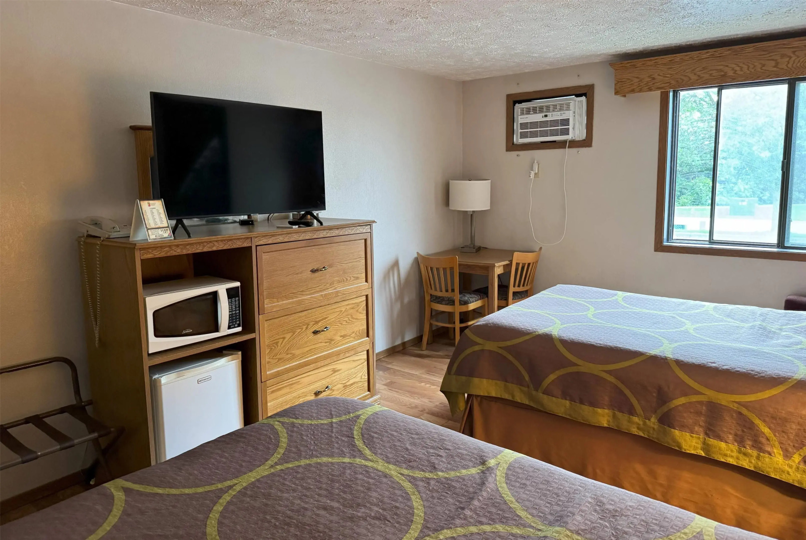 Super 8 by Wyndham Chaska